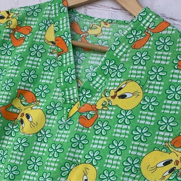 Looney Tunes Tweety Bird Nursing Scrub Top shirt size Large - Picture 2 of 5
